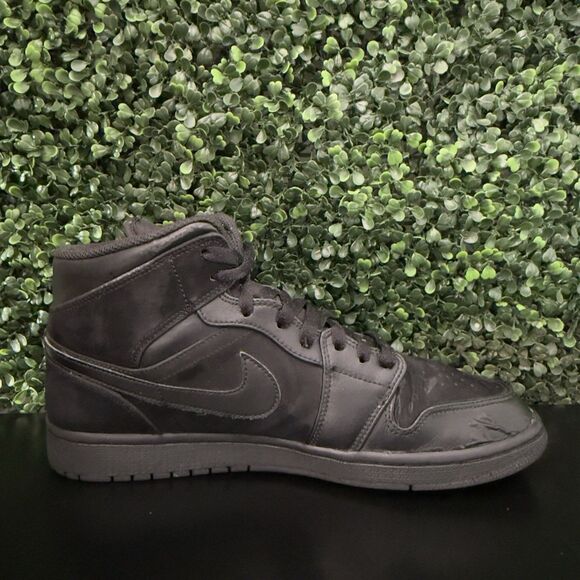 USED Jordan 1 Mid Triple Black - Size 10 Men (2018) SKU 554724-050 main image 10